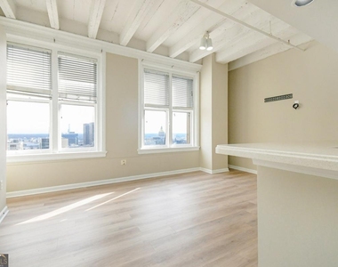 32 Peachtree Street - Photo Thumbnail 1