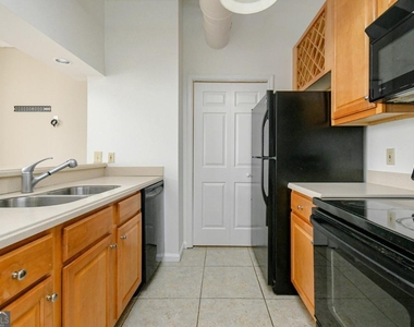 32 Peachtree Street - Photo Thumbnail 3