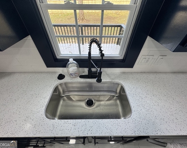1390 White Oak Street Se - Photo Thumbnail 8