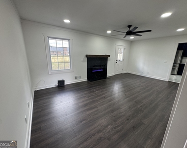 1390 White Oak Street Se - Photo Thumbnail 4