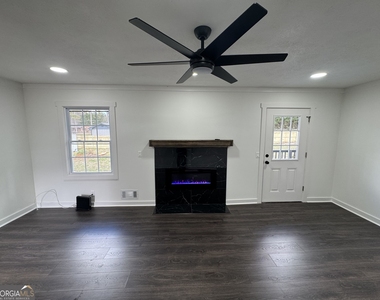 1390 White Oak Street Se - Photo Thumbnail 5