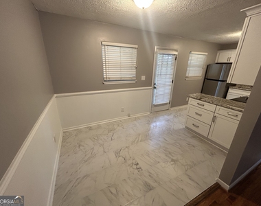 1020 Tuxedo Lane - Photo Thumbnail 8