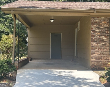 1020 Tuxedo Lane - Photo Thumbnail 2