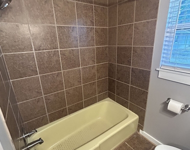 1020 Tuxedo Lane - Photo Thumbnail 16