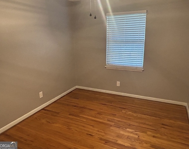 1020 Tuxedo Lane - Photo Thumbnail 14