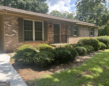 1020 Tuxedo Lane - Photo Thumbnail 3