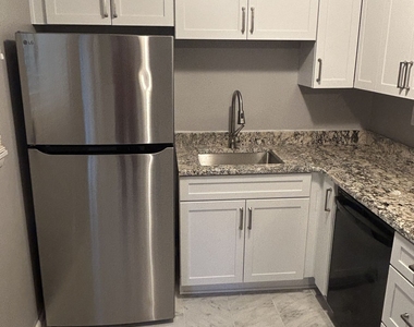 1020 Tuxedo Lane - Photo Thumbnail 13