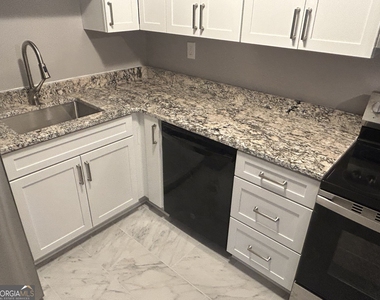 1020 Tuxedo Lane - Photo Thumbnail 12