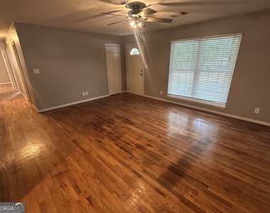 1020 Tuxedo Lane - Photo Thumbnail 7