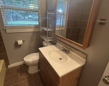 1020 Tuxedo Lane - Photo Thumbnail 17