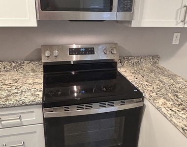 1020 Tuxedo Lane - Photo Thumbnail 11