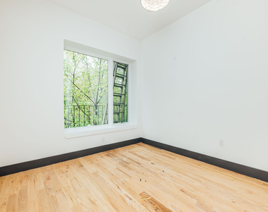 921 Gates Ave - Photo Thumbnail 1