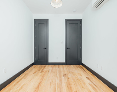 921 Gates Ave - Photo Thumbnail 13