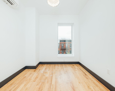 921 Gates Ave - Photo Thumbnail 10