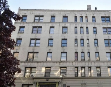 West 192 Street - Photo Thumbnail 5