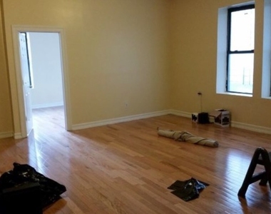 West 192 Street - Photo Thumbnail 4