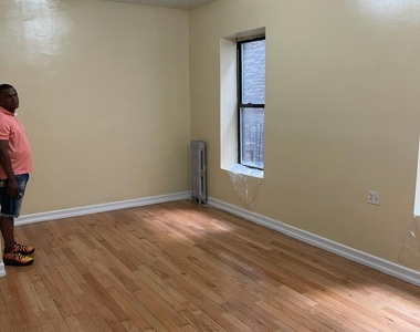 West 192 Street - Photo Thumbnail 2