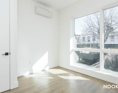 1534 Putnam Ave - Photo Thumbnail 5