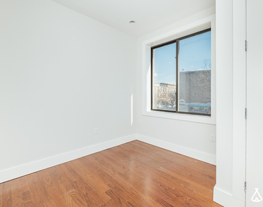 1350 Myrtle Ave - Photo Thumbnail 5