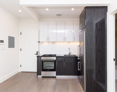 826 St Johns Pl - Photo Thumbnail 6
