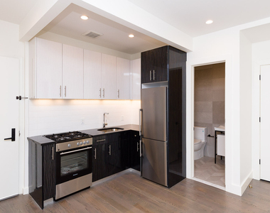 826 St Johns Pl - Photo Thumbnail 7