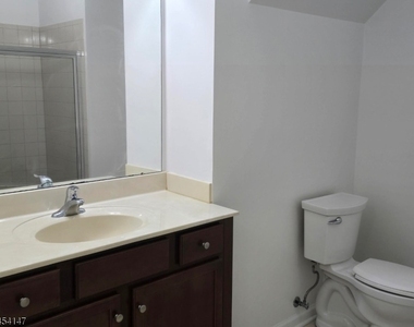 605 Lopez Ln - Photo Thumbnail 16