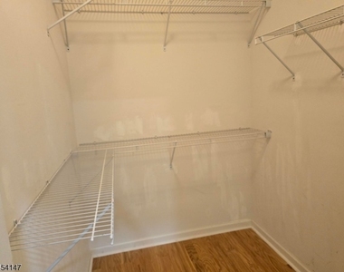 605 Lopez Ln - Photo Thumbnail 14