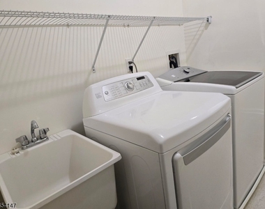605 Lopez Ln - Photo Thumbnail 17