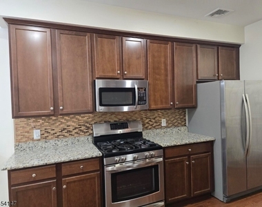 605 Lopez Ln - Photo Thumbnail 5