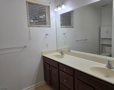 605 Lopez Ln - Photo Thumbnail 11