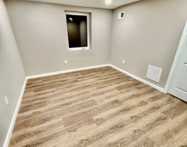 264 Girard Ave - Photo Thumbnail 5