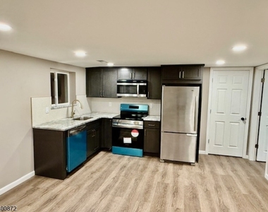 264 Girard Ave - Photo Thumbnail 1