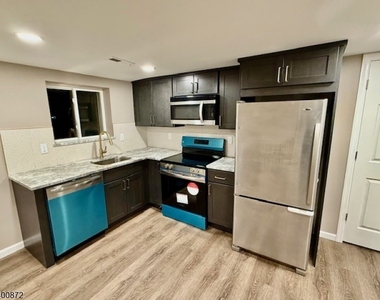 264 Girard Ave - Photo Thumbnail 2