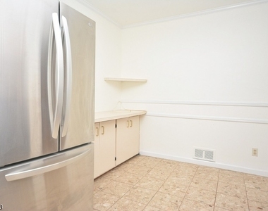 765 W 7th St - Photo Thumbnail 5