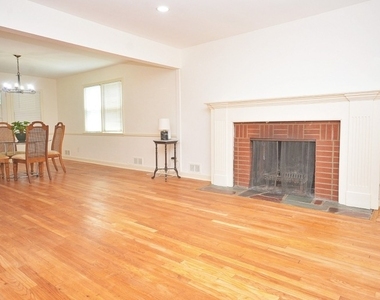 765 W 7th St - Photo Thumbnail 13