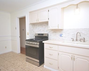 765 W 7th St - Photo Thumbnail 4