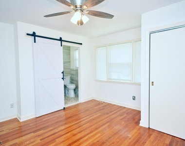 765 W 7th St - Photo Thumbnail 10