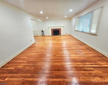 765 W 7th St - Photo Thumbnail 14