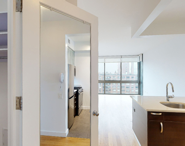 808 Columbus Ave - Photo Thumbnail 3