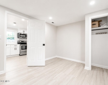 246 Brookside Avenue - Photo Thumbnail 10