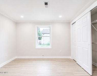 246 Brookside Avenue - Photo Thumbnail 8