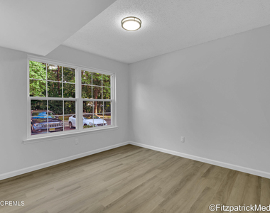 93 Diane Drive - Photo Thumbnail 10