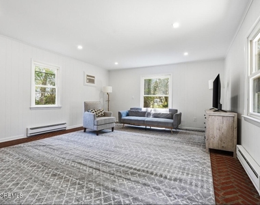 600 N Edgemere Drive - Photo Thumbnail 28