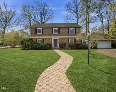 600 N Edgemere Drive - Photo Thumbnail 8