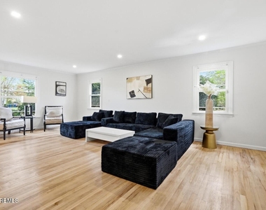 600 N Edgemere Drive - Photo Thumbnail 13