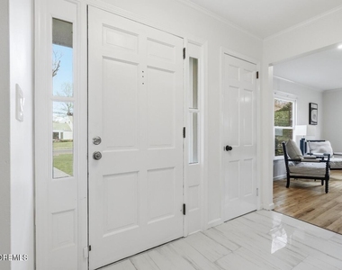 600 N Edgemere Drive - Photo Thumbnail 12