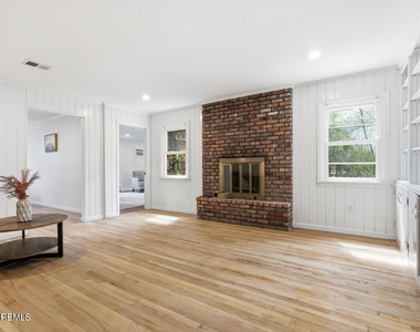 600 N Edgemere Drive - Photo Thumbnail 17