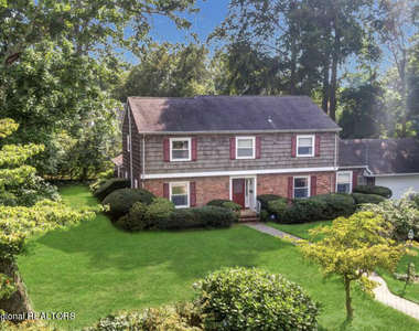 600 N Edgemere Drive - Photo Thumbnail 1