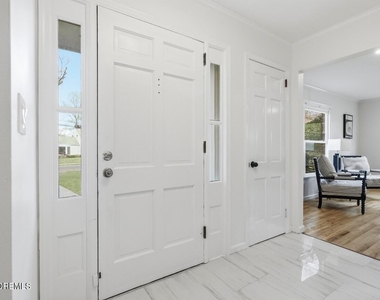 600 N Edgemere Drive - Photo Thumbnail 11