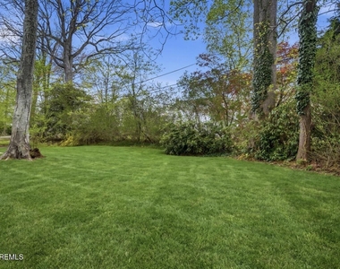 600 N Edgemere Drive - Photo Thumbnail 7